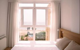 Luminoso estudio con vistas al mar